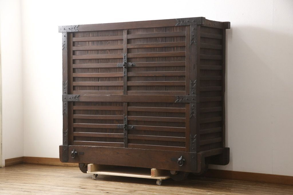 【カリモク】コロニアル　照明付き　飾り棚　コーナーキャビネット　キュリオケース img61436768.jpg