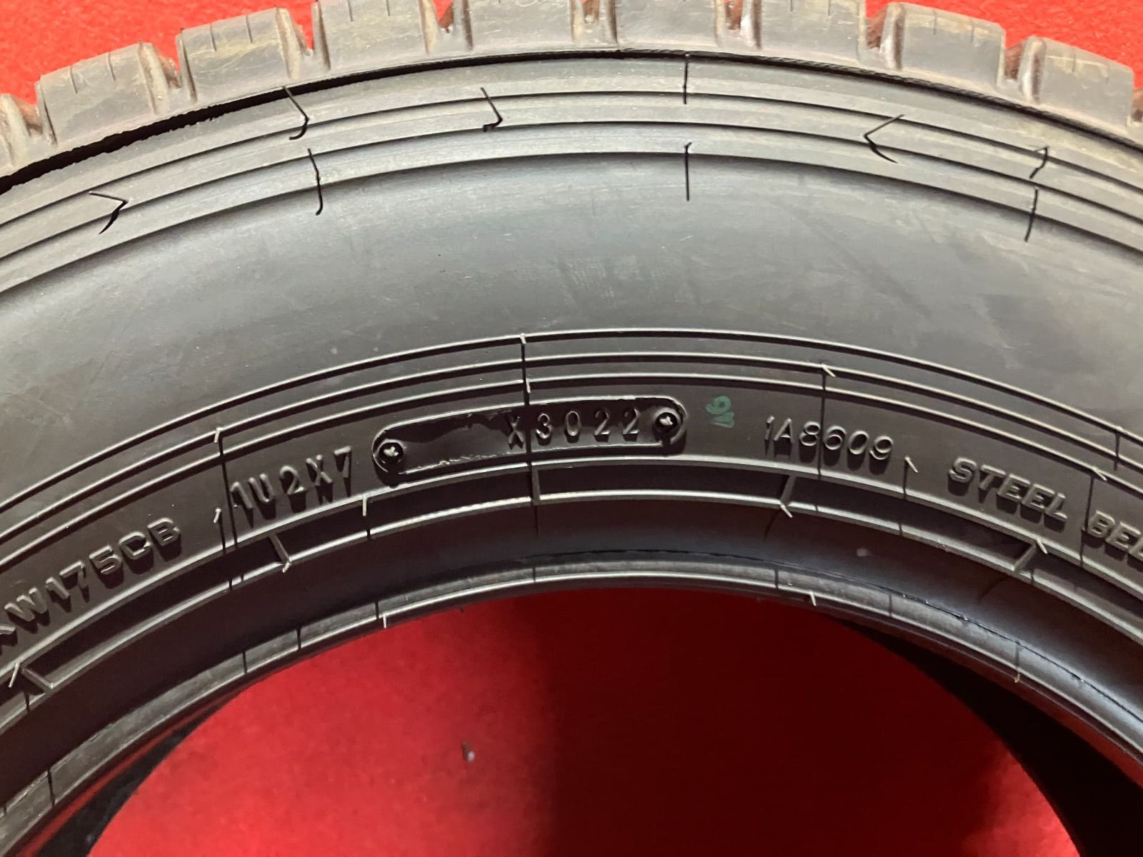 トラックスタッドレスタイヤ 195