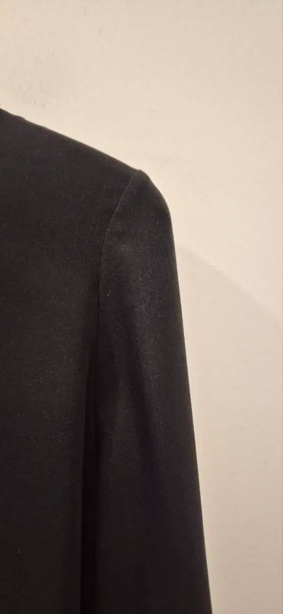 ブラック ブラウス