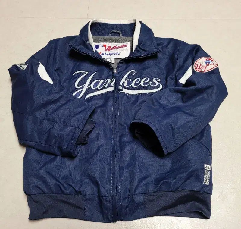 子供用Majestically New York Yankees ジャンバー マジェスティックオーセンティック キッズ 4Y ニューヨークヤンキース