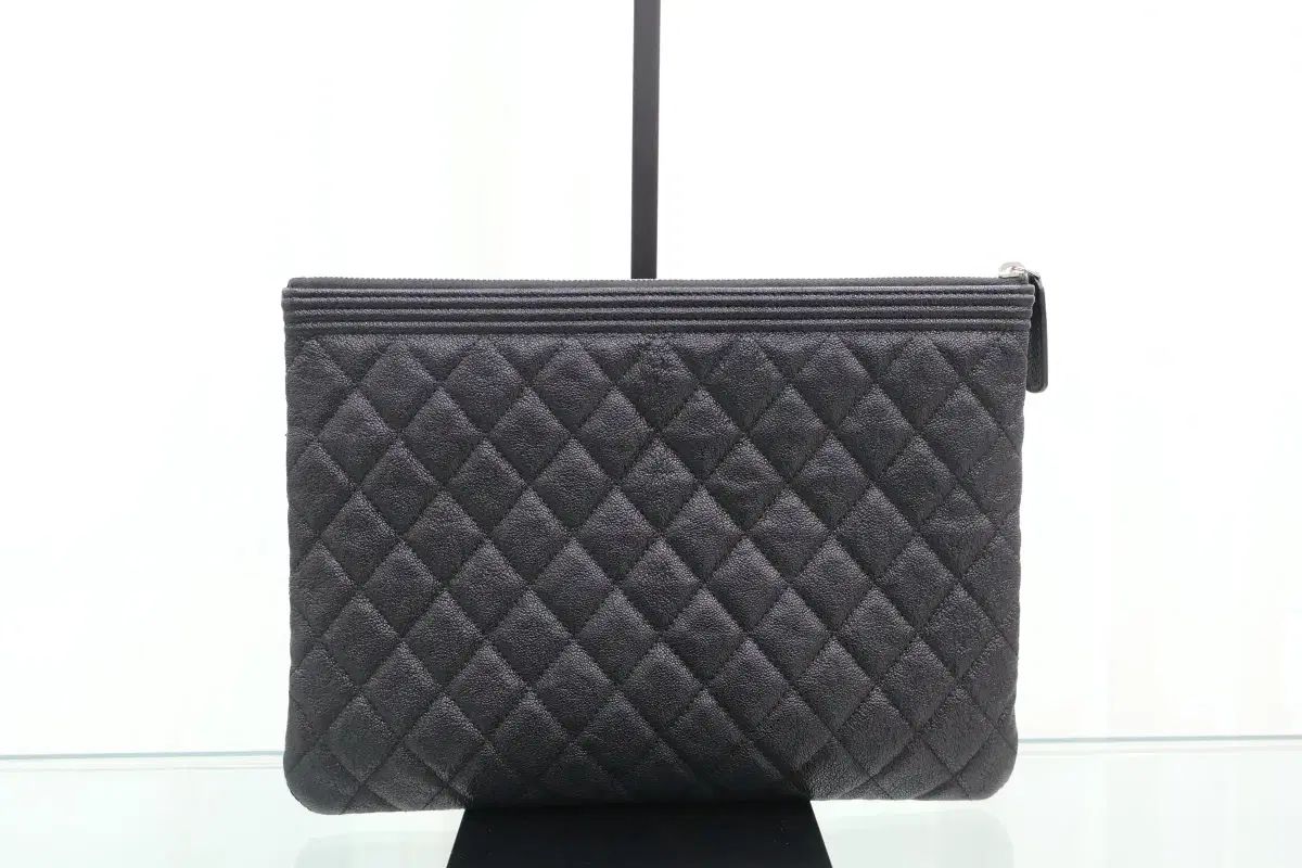 CHANEL ニューミディアム シルバー BOY ボーイ クラッチバッグ ブラック