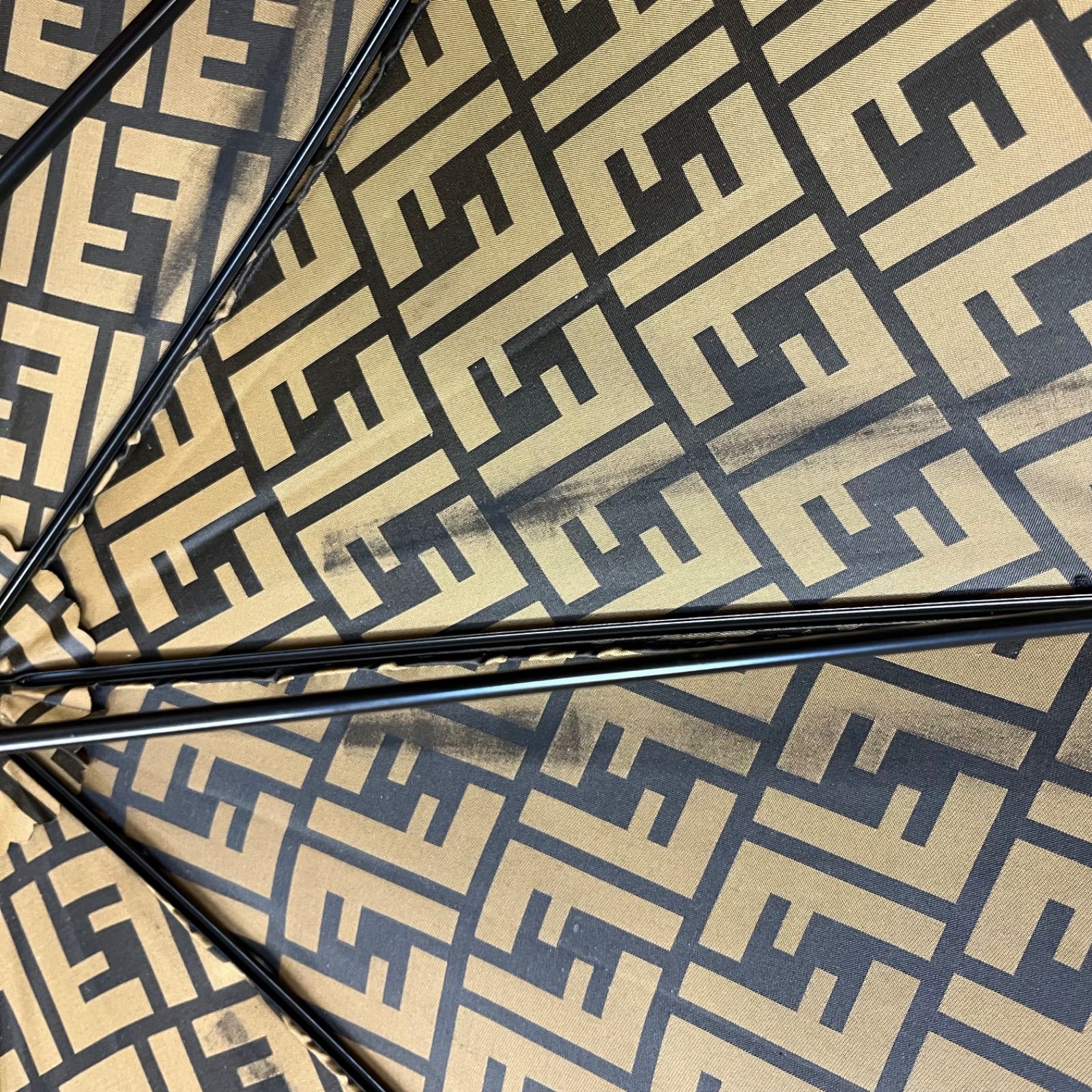 FENDI フェンディ 長傘 ズッカ柄 総柄 ゴールド金具 極美品 イタリア製 管32634】FENDI フェンディ ズッカ柄 長傘 ゴールドロゴ