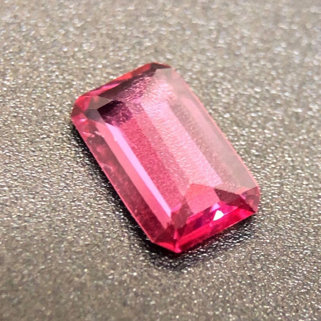 天然　ネオンピンクスピネル　ルース　1.2ct 天然ネオンピンクスピネルルース0.715ct