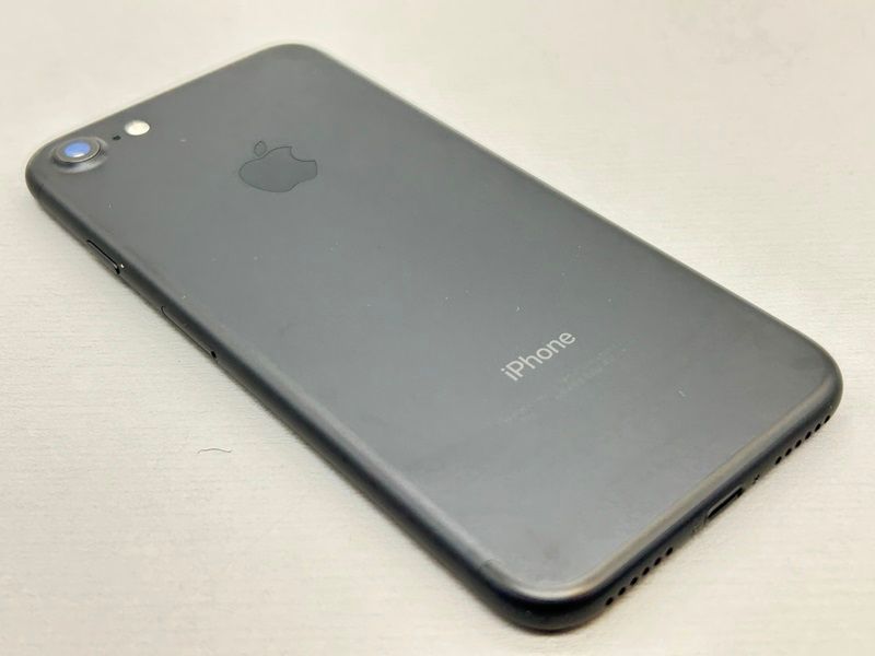 中古】iPhone7 128GB 【超美品 利用制限○】SIMロック解除済み