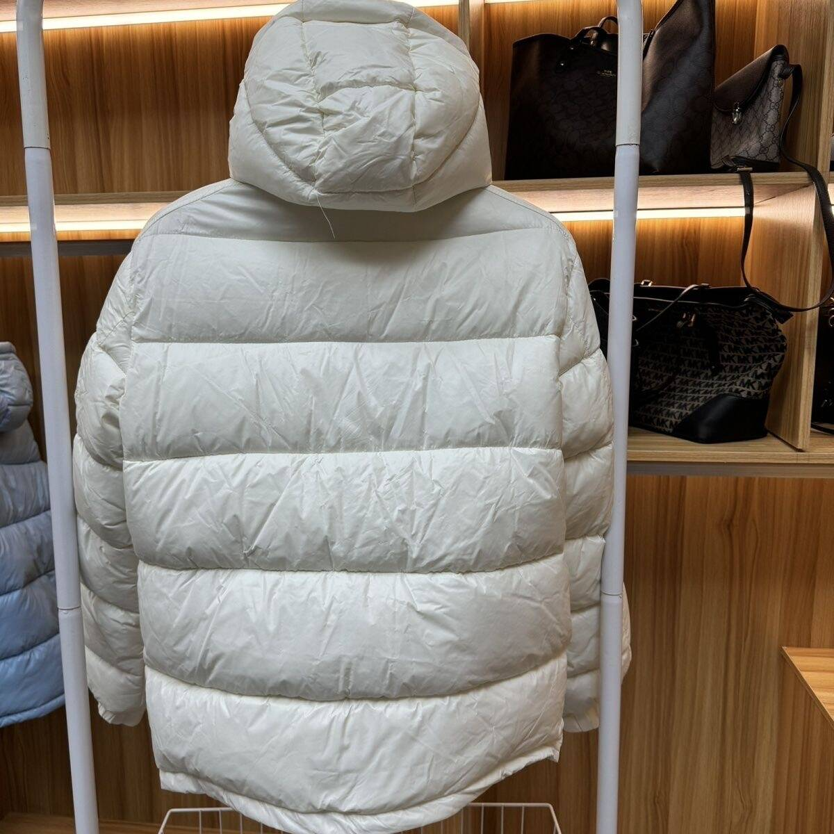 【新品未使用】 MONCLER   モンクレール   白   ダウンジャケット   男女兼用