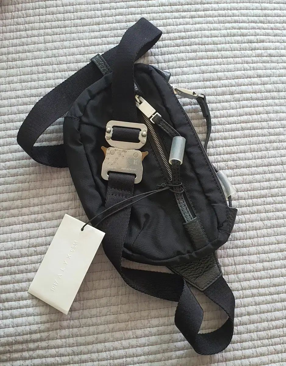 Alyx 1017 ALYX 9SM (アリクス) クロスバッグ レザークロスボディ