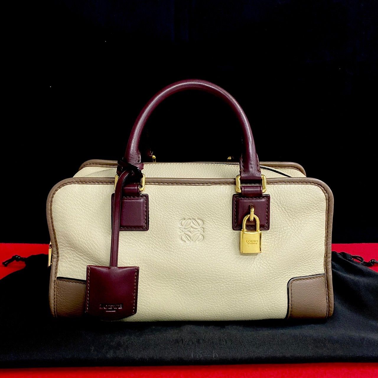極 美品 鍵 保存袋付き LOEWE ロエベ アマソナ 28 アナグラム ロゴ 