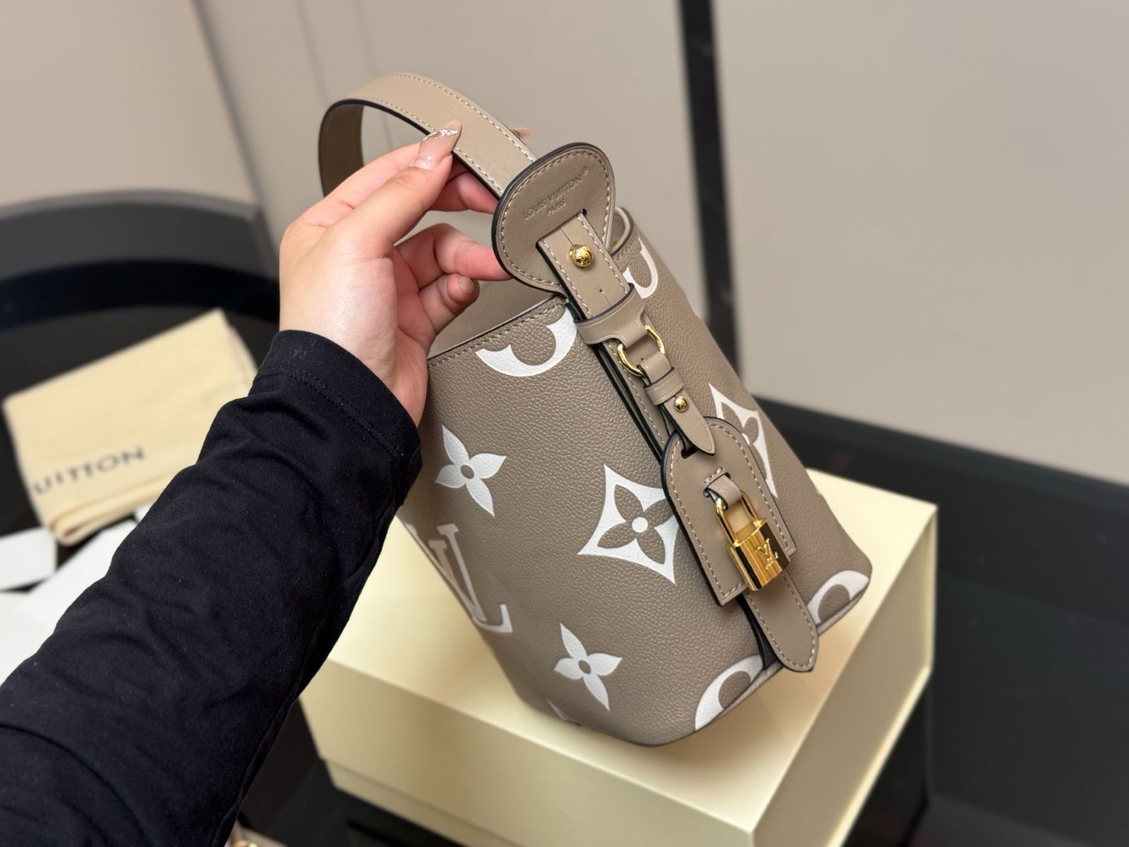 今日特価】LV Vintage Bucket Bag - ヴィンテージバケツバッグ