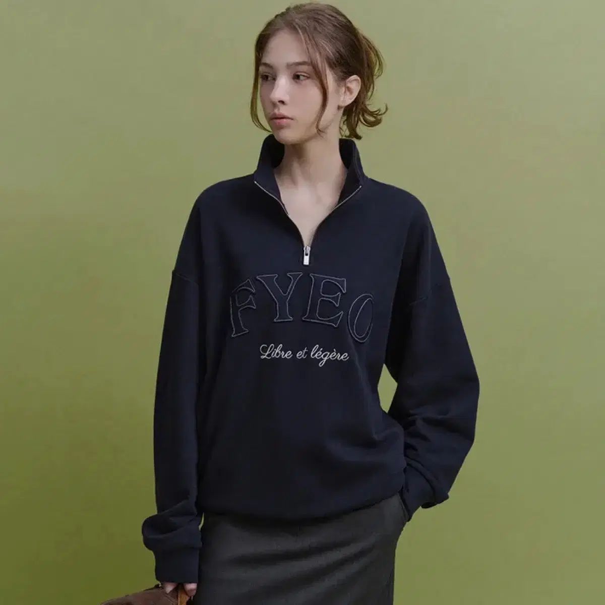 Fyeo ESSENTIALS エッセンシャルズ ロゴ ハーフジップアップ m