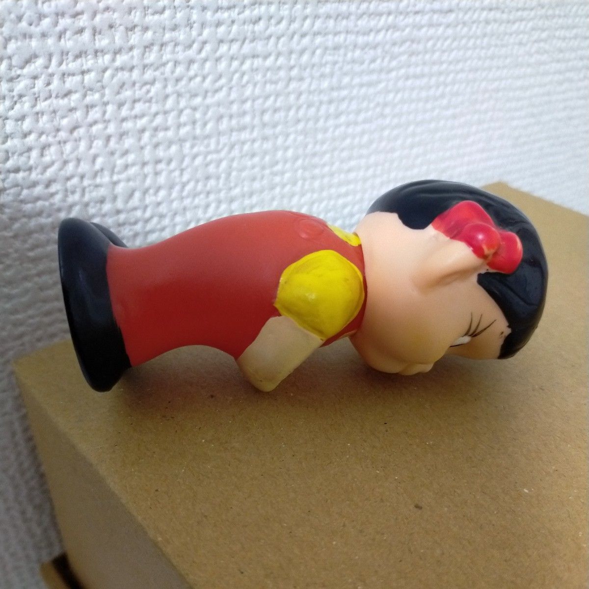 不二家 ペコちゃん ソフビ　フィギュア　マグネット 磁石付　手塗り 昭和レトロ 当時物 古い 不二家 マグネット ペコちゃん 磁石付完品! 手塗り ソフビ