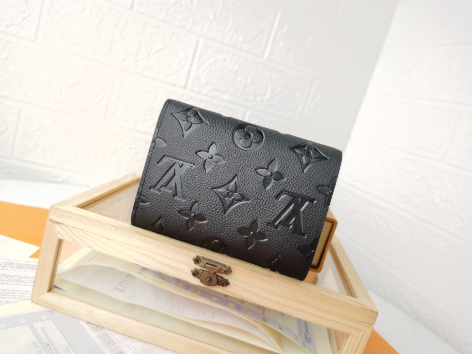 LV ルイヴィトン ダイヤモンドエンボス レザーウォレット 12×2×9cm モノグラムエンプレイントレザー