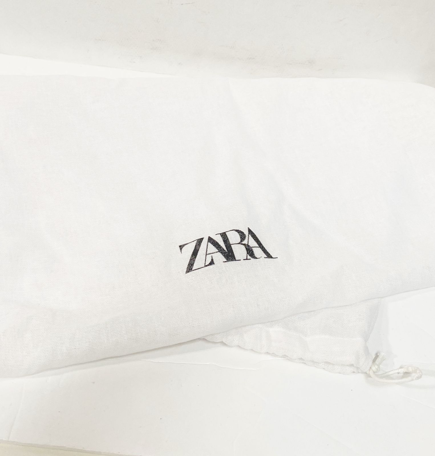 ZARA ザラ ネオプレンエフェクトランニングスニーカー - メルカリ