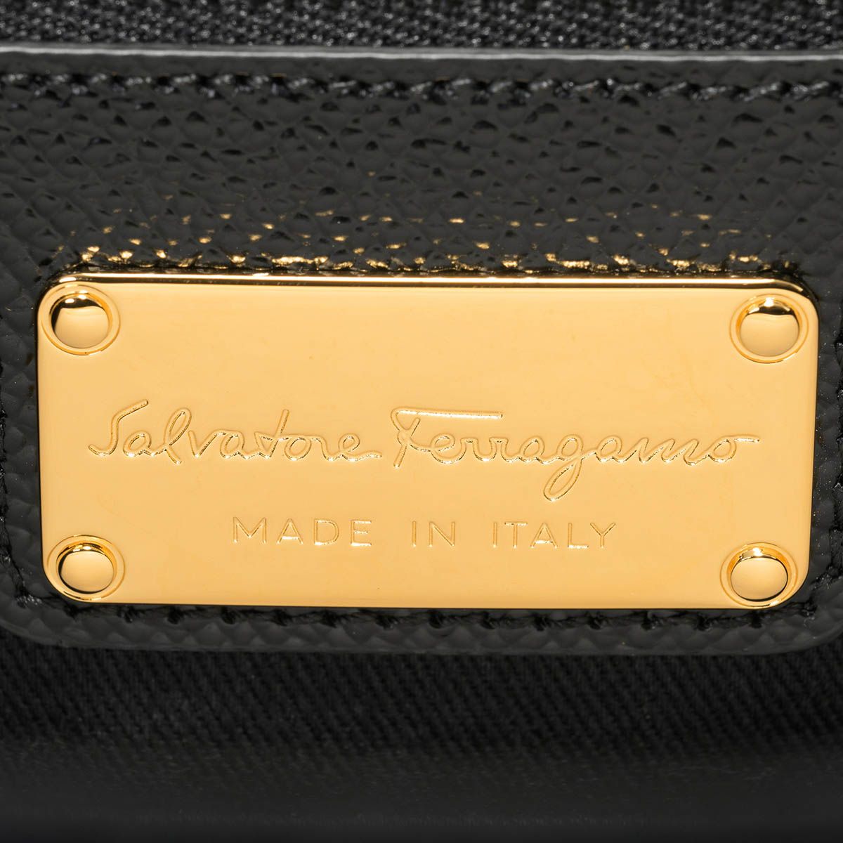 フェラガモキャリーオールブラック