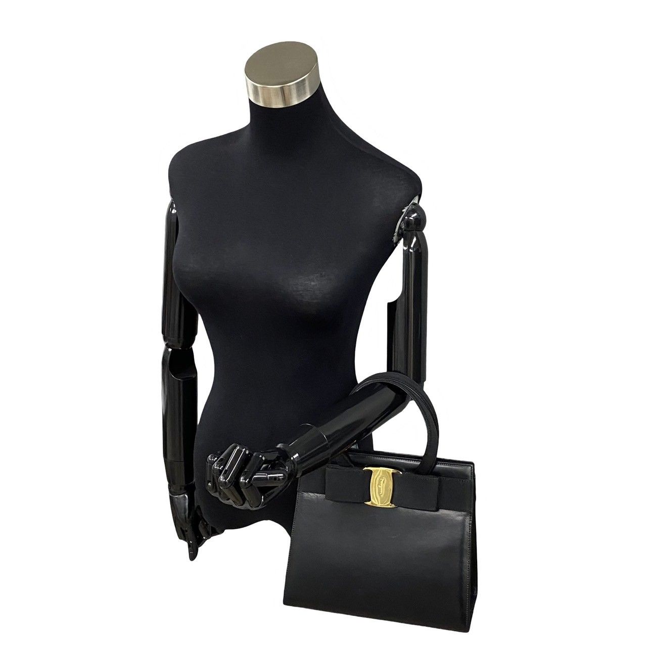 【極美品】フェラガモ ハンドバッグ ヴァラリボン ロゴ 金具 ブラック レザー 極 美品 Salvatore Ferragamo サルヴァトーレフェラガモ ヴァラ