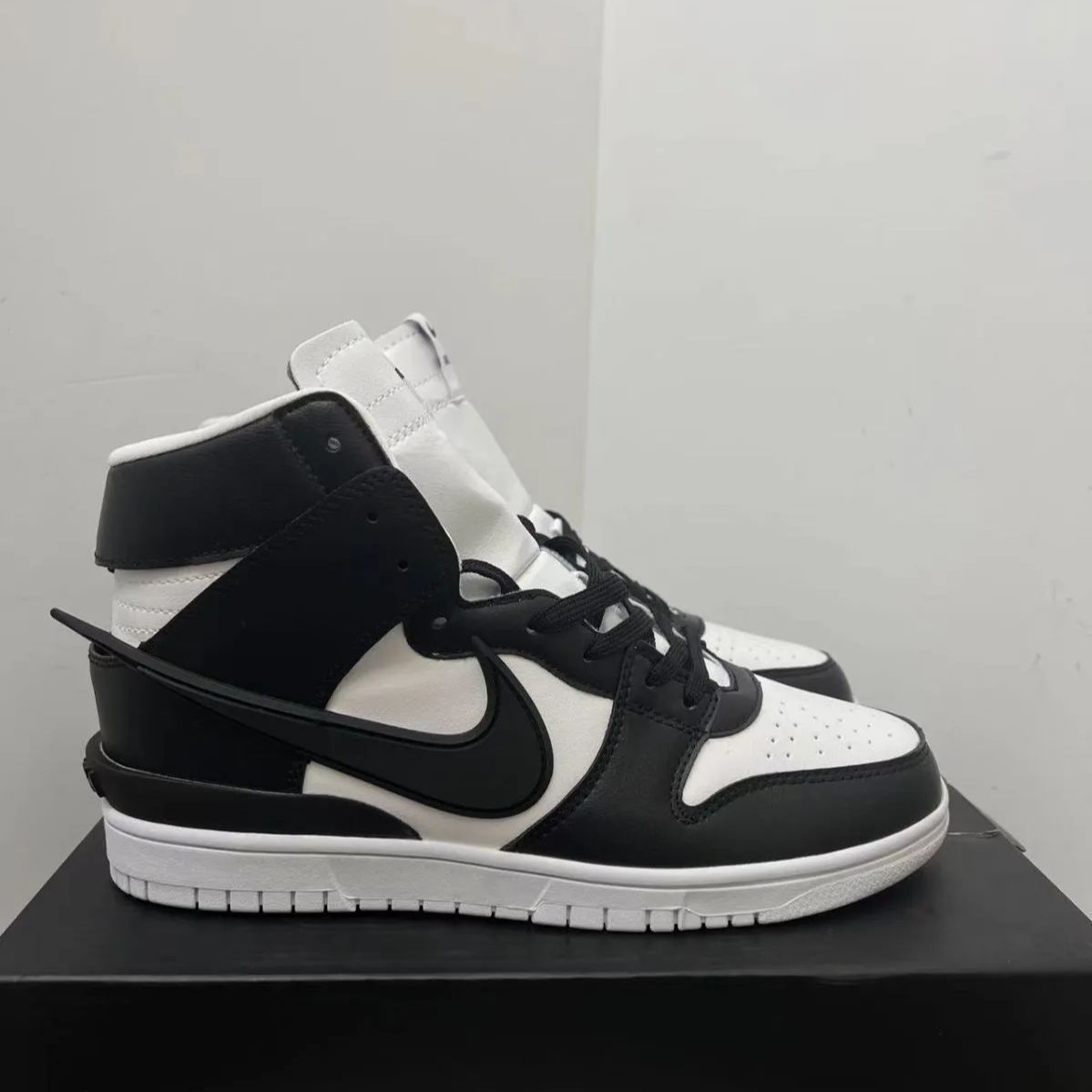 新品未使用ナイキ AMBUSH x Nike Dunk Black  スニーカー