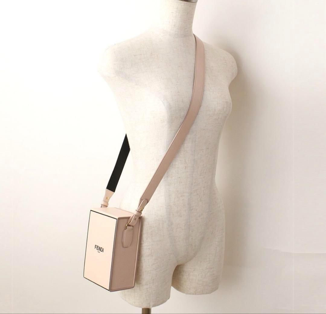 ほぼ未使用！正規品 FENDI フェンディ ショルダーバッグ レザー ピンク