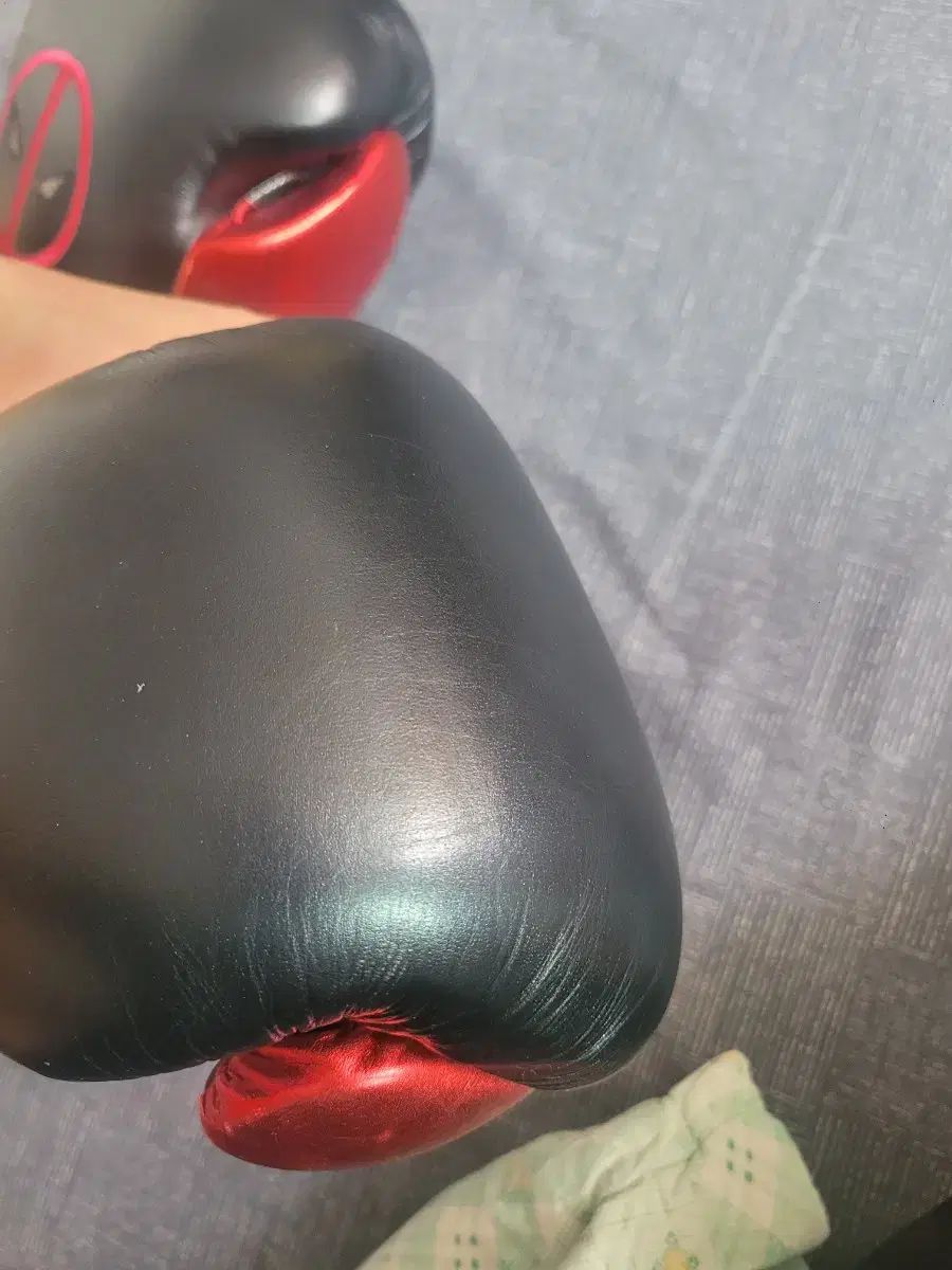 自信のある TOPBOXER デッドプール ボクシング16オンス グローブ ブラック|レッド