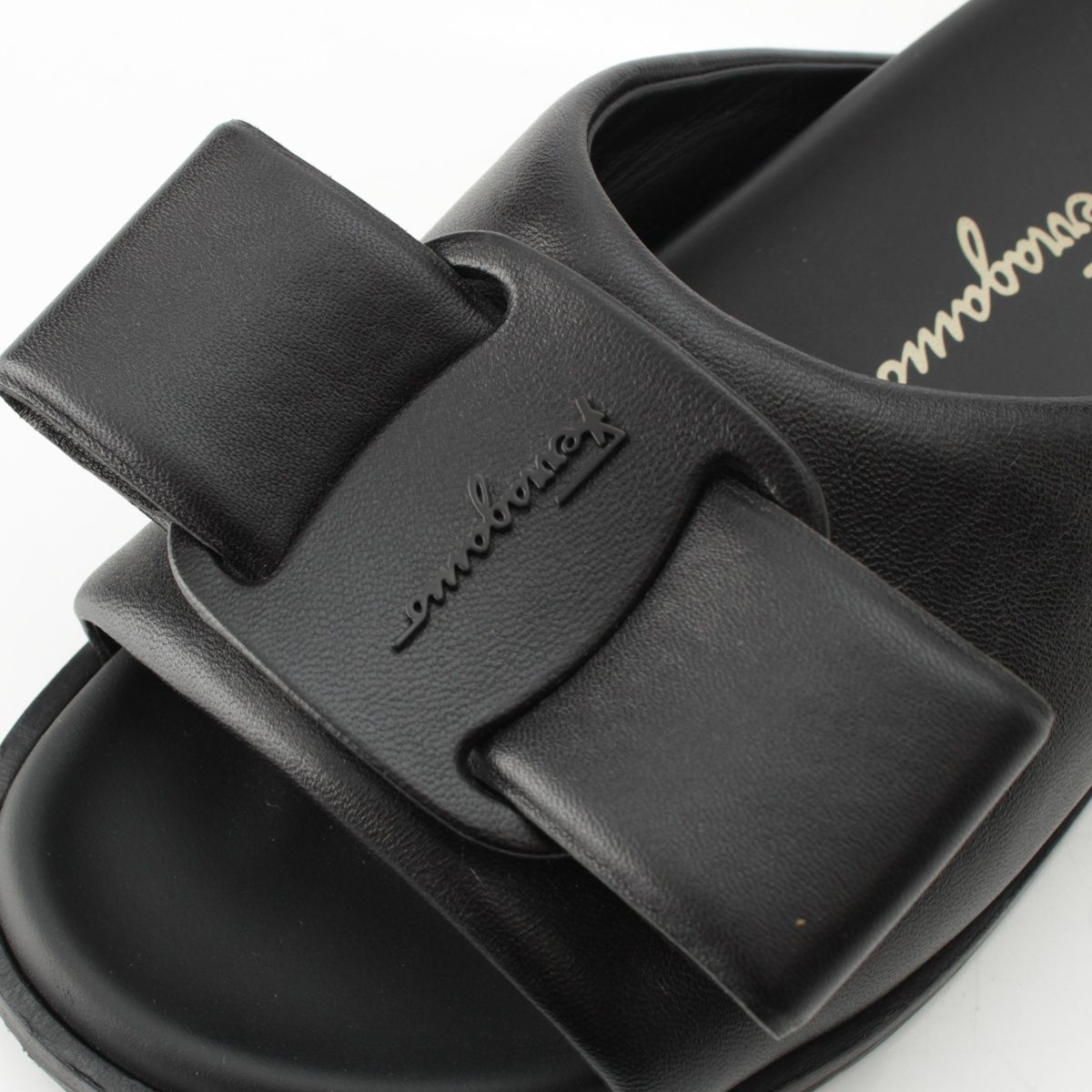 フェラガモ ヴァラリボン　フラット ミュール　ブラック　スリッパ　23.5㎝ 楽天市場】【最大2万円OFFクーポン対象・1/30～2/1限定】FERRAGAMO