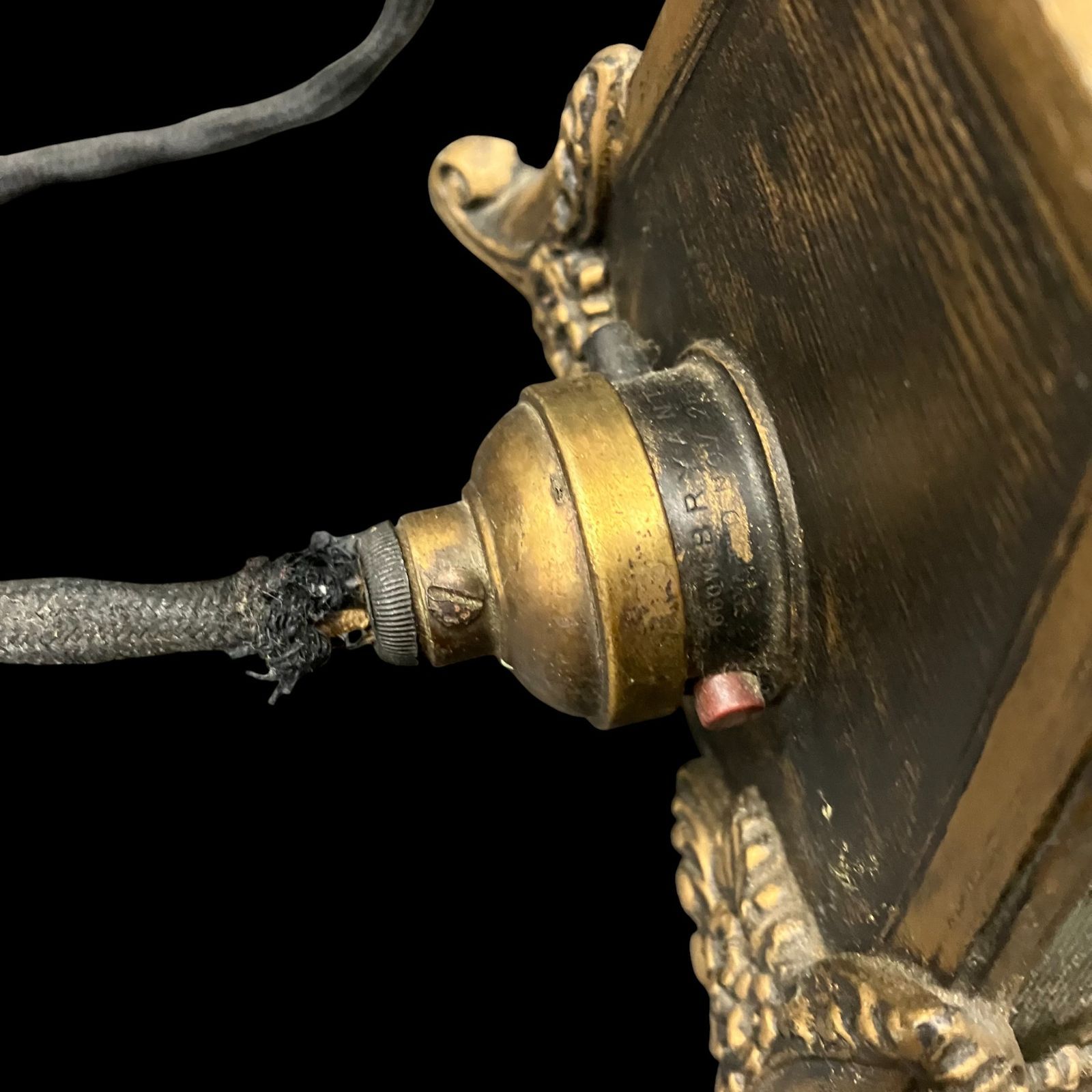 ライト付き 香水ディスプレイ