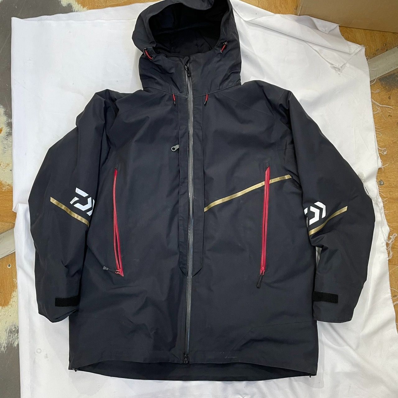 送料無料 ダイワ ゴアテックス防寒スーツ ＤＷ－１８２０ ２ＸＬサイズ 防寒ウェア フィッシングウェア アウトドアウェア ＤＡＩＷＡ ＧＯＲＥ－ＴＥＸ ０７