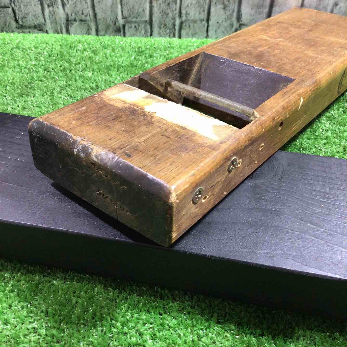 品】銘不明 向龍 寸八鉋 鉋身幅約79mm 台割れ、刃こぼれ等あります