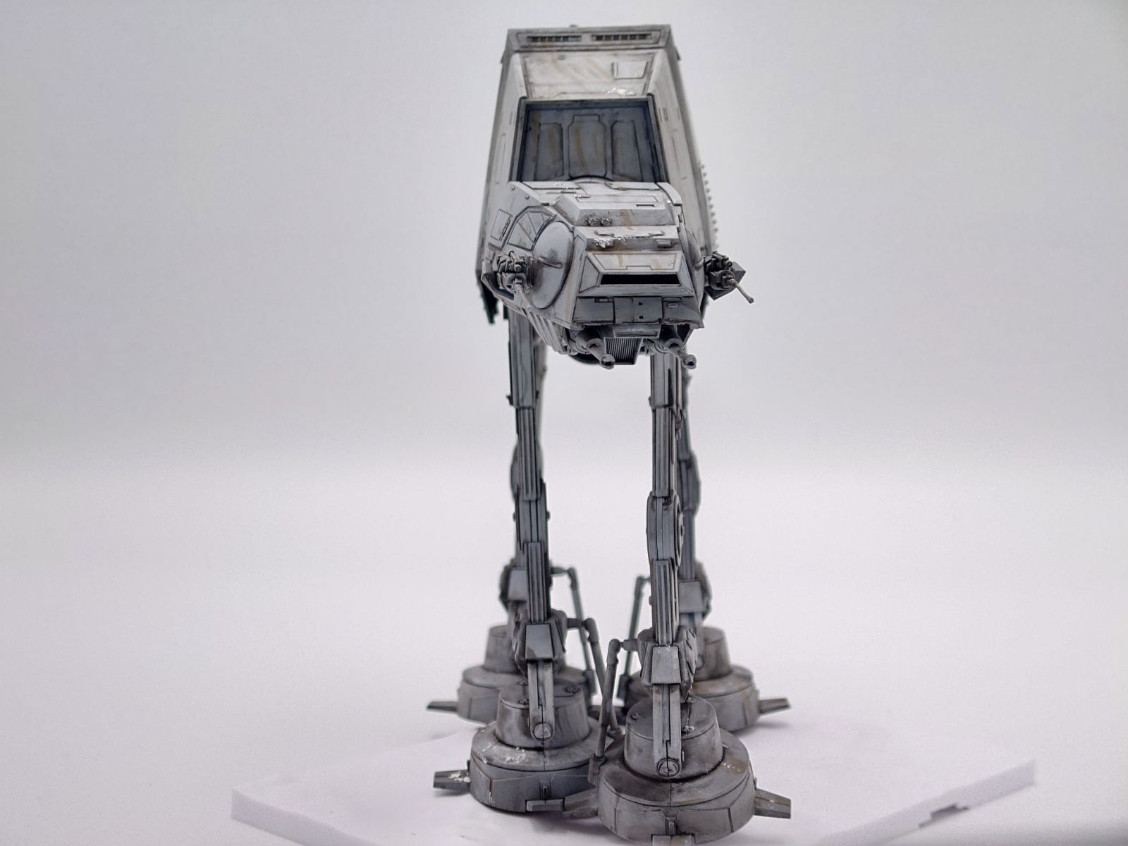 スターウォーズ AT-AT プラモデル 塗装完成品 バンダイ 1/144 - メルカリ