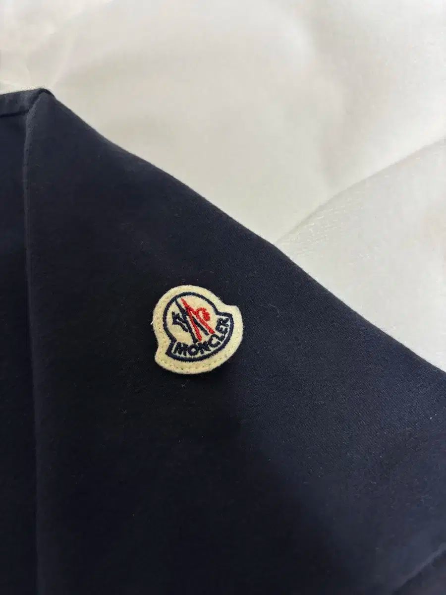 正規品 ほぼ新品 MONCLER(モンクレール) スリムフィット 半袖T