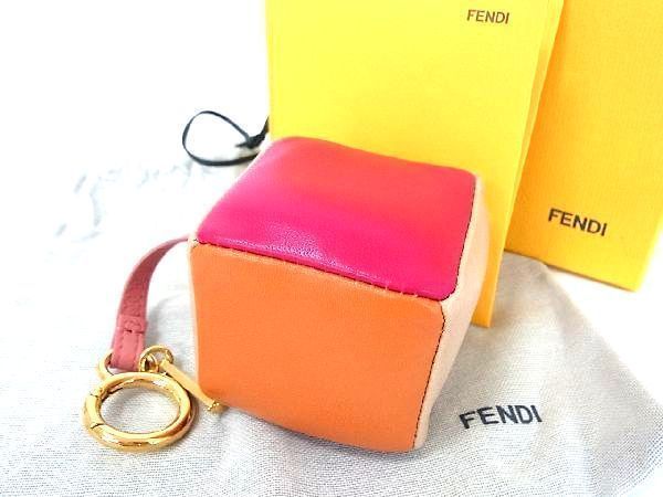 FENDI フェンディ バッグチャーム 小銭入れ キーホルダー フェンディ バッグチャーム サイコロ 小銭入れ キーホルダー.