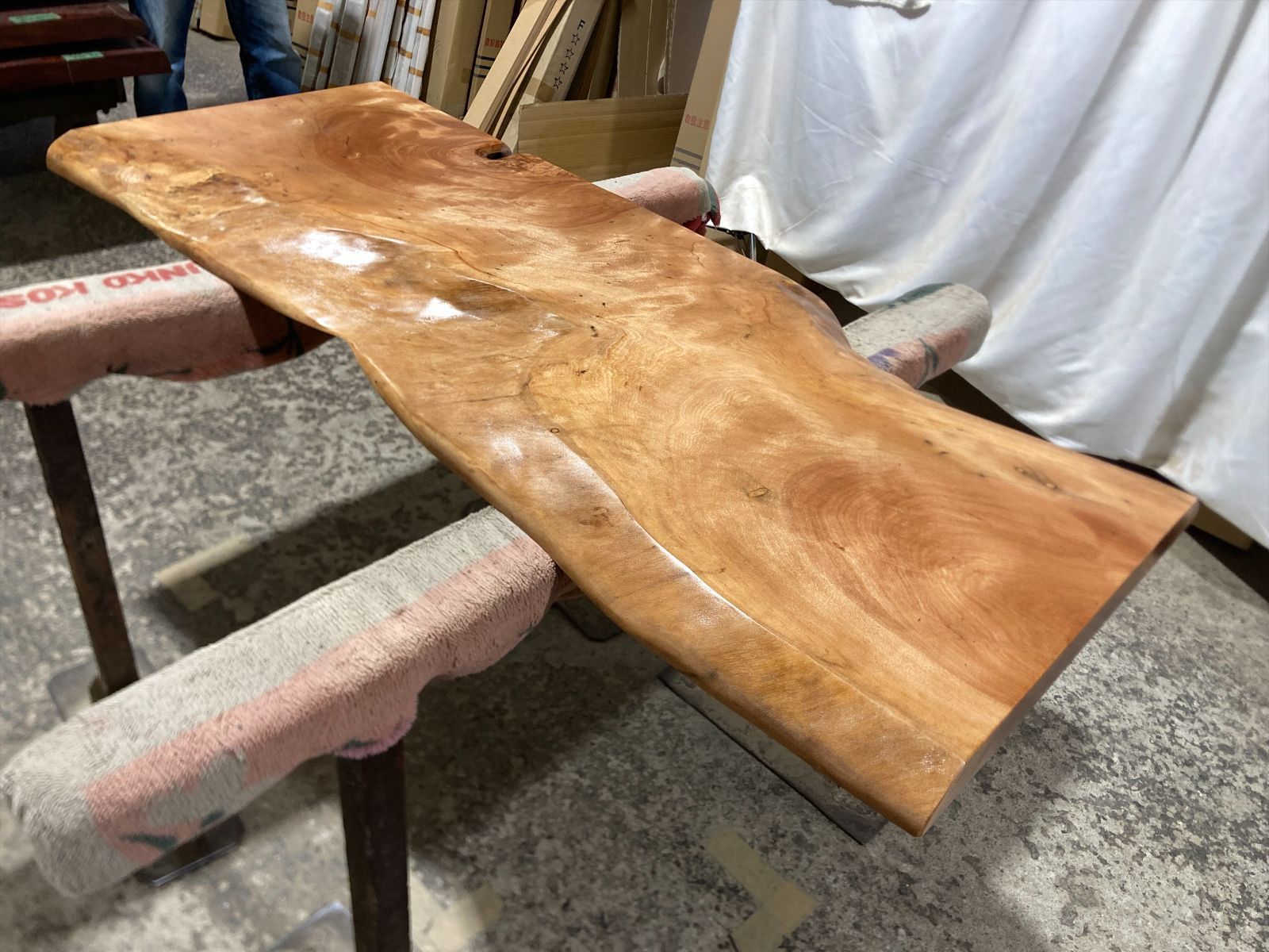 トチ9299 トチの木 一枚板無垢 乾燥材 1340x500-530x50mm カウンター 棚 テレビ台 カウンター センターテーブル 窓台 橡 栃 MARWIL-DEMENAGEMENTS_CH