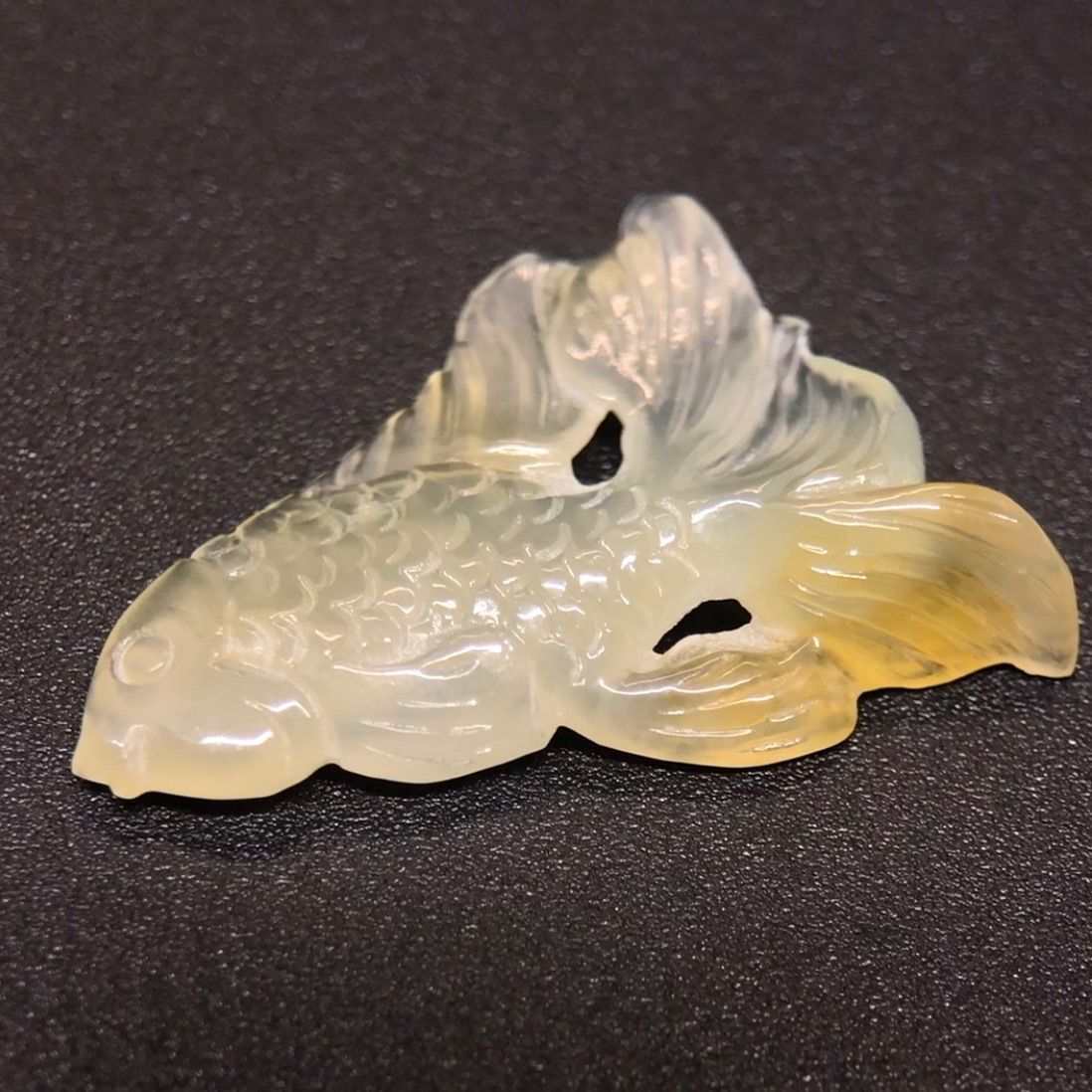 天然 本翡翠 彫刻ルース・ペンダントトップ・置物 約1.33g 金魚