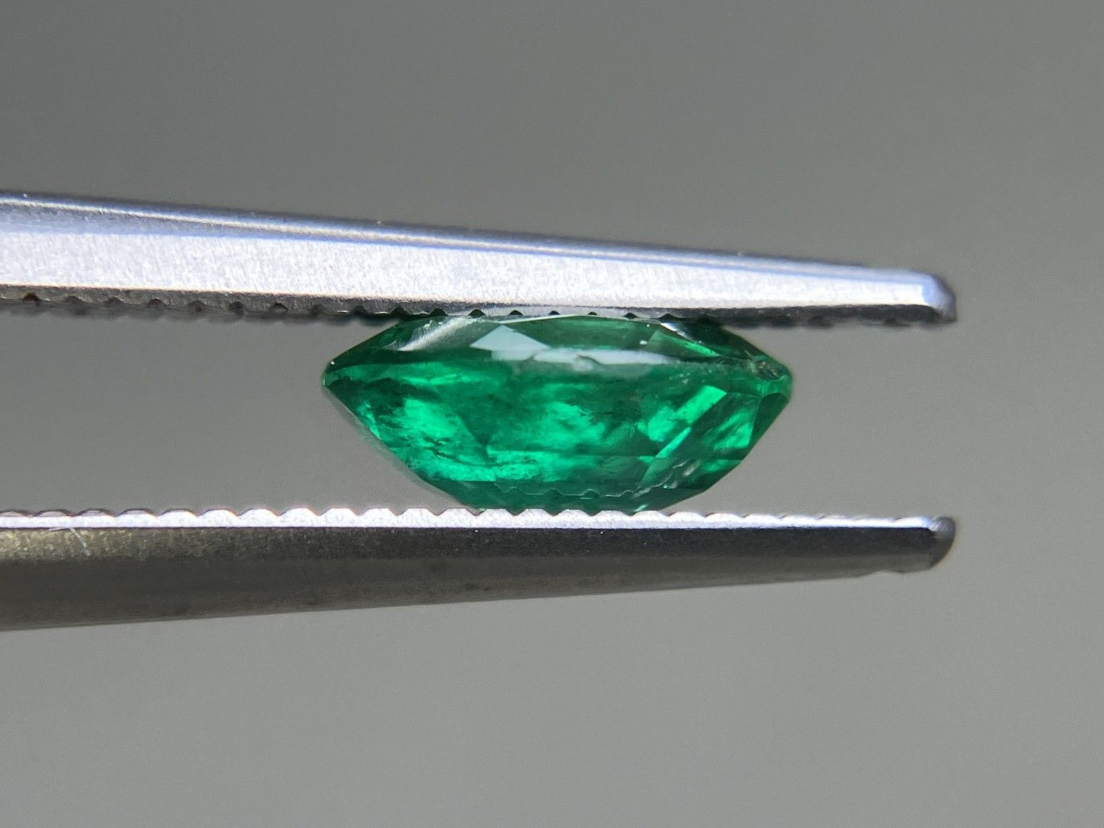 ✴︎天然エメラルドルース0.91ct✴︎宝石 緑石 貴石 ジュエリー