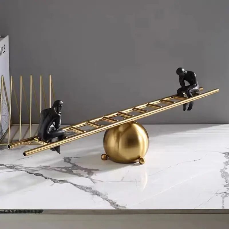 オブジェ オーナメント 置物 装飾品 人形 メタルフィギュア バランス はしご モダンアート 現代彫刻 北欧 お洒落 可愛い スタイリッシュ エレガント かっこいい クール 玄関 リビングルーム 
