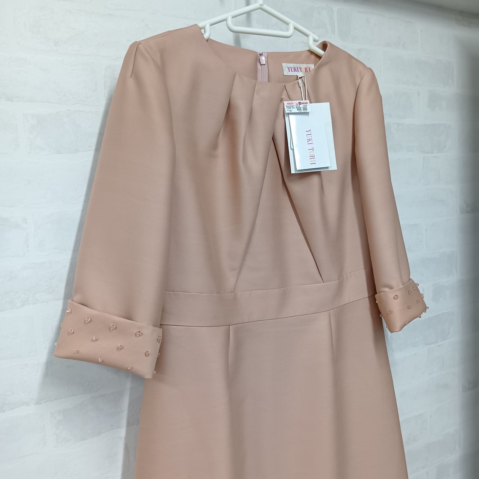 ピンクベージュ