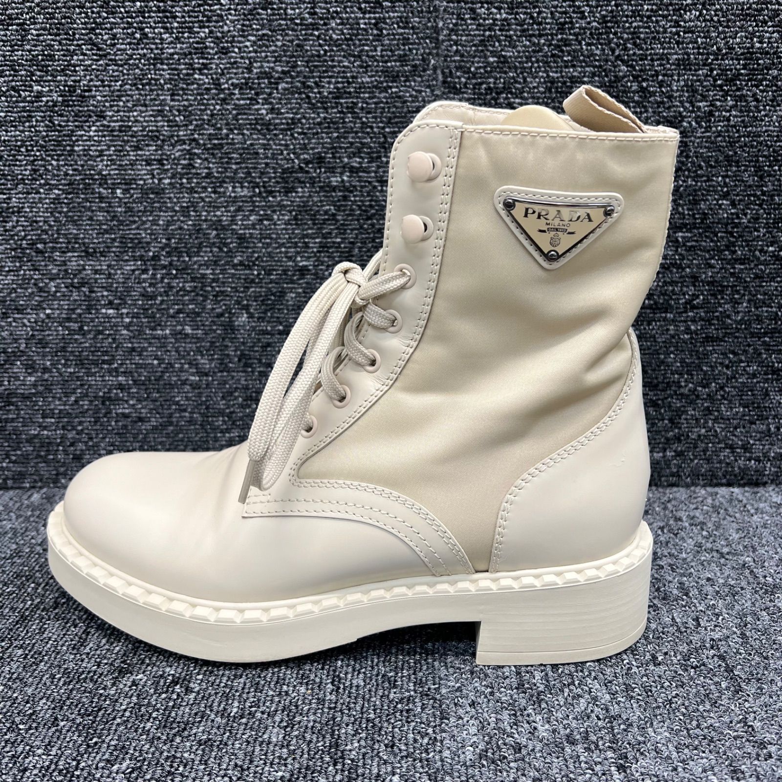 ◾︎【極美品】PRADA プラダ コンバットブーツ ベージュ レザー