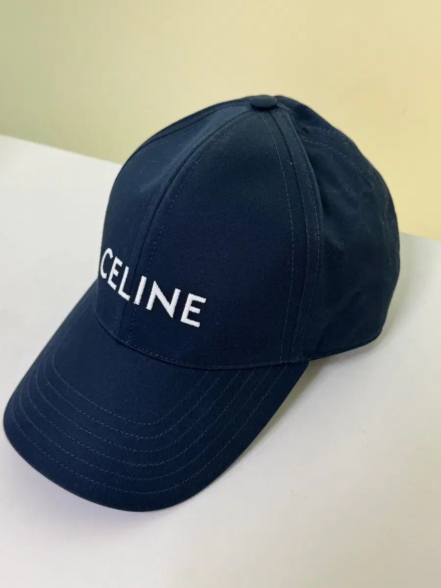 CELINE ベースボールキャップ M 完売前に！【CELINE】トリオンフ ベースボールキャップ (CELINE