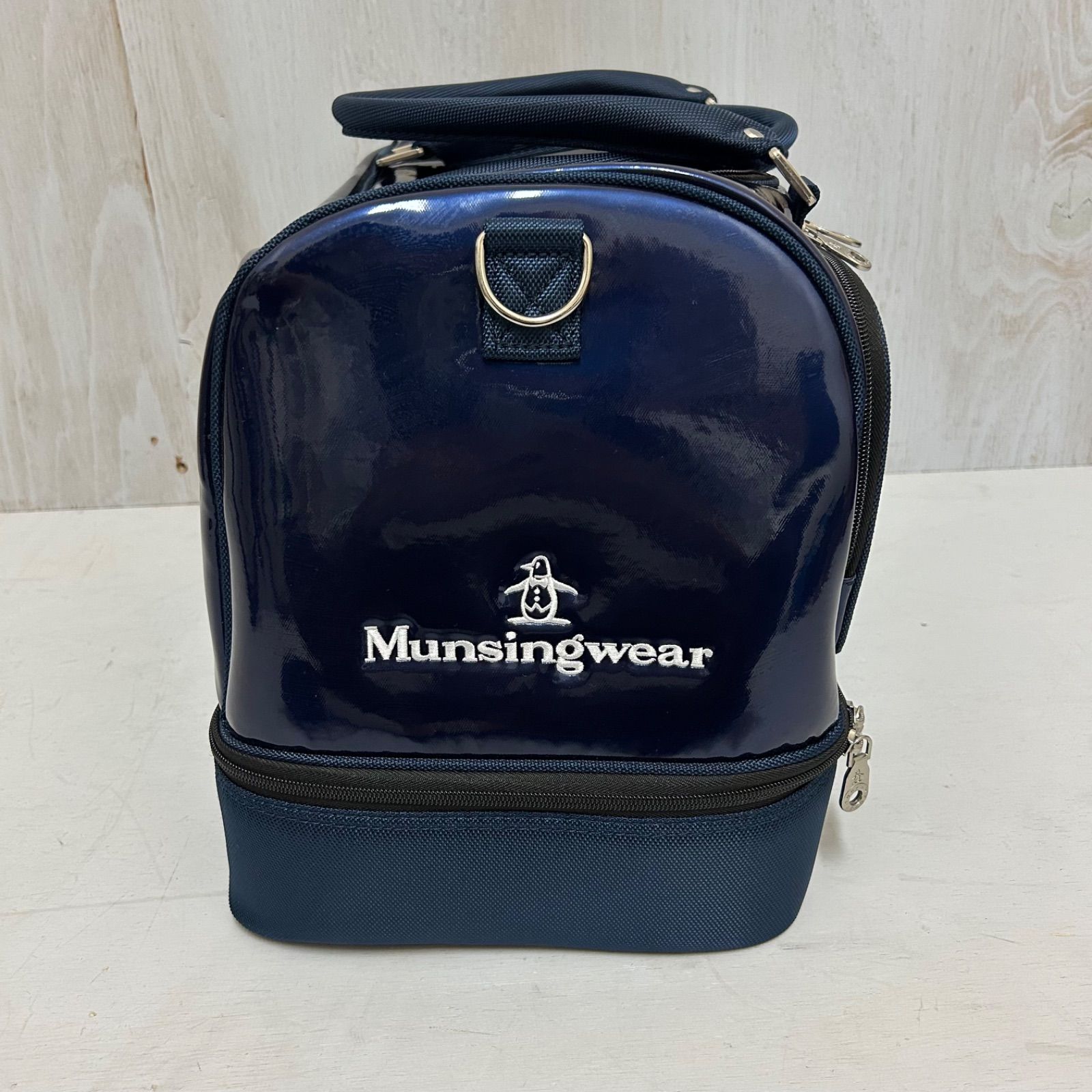 マンシングウエア munsing wear バッグ 美品 ネイビー 美品 MUNSING WEAR マンシングウェア エナメル ボストンバッグ