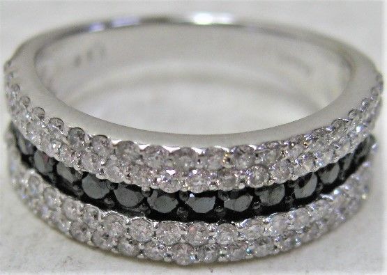 K18WG18金ホワイトゴールド ブラック＆ホワイト パヴェダイヤ 1.05ct 