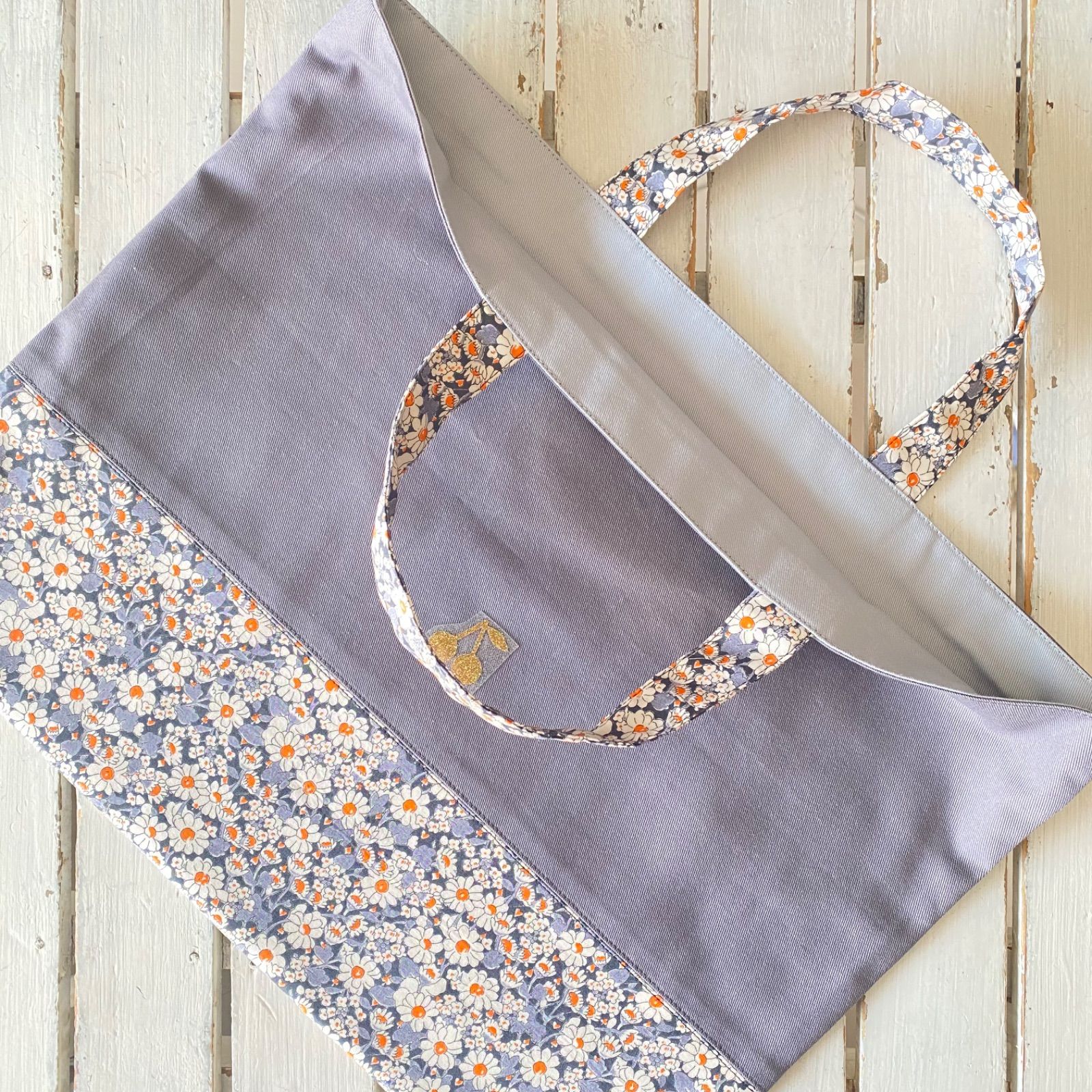 現品即発送☆リバティプリント アリスW ×さくらんぼワッペン レッスンバッグ リバティプリント アリスW ×さくらんぼワッペン レッスンバッグ