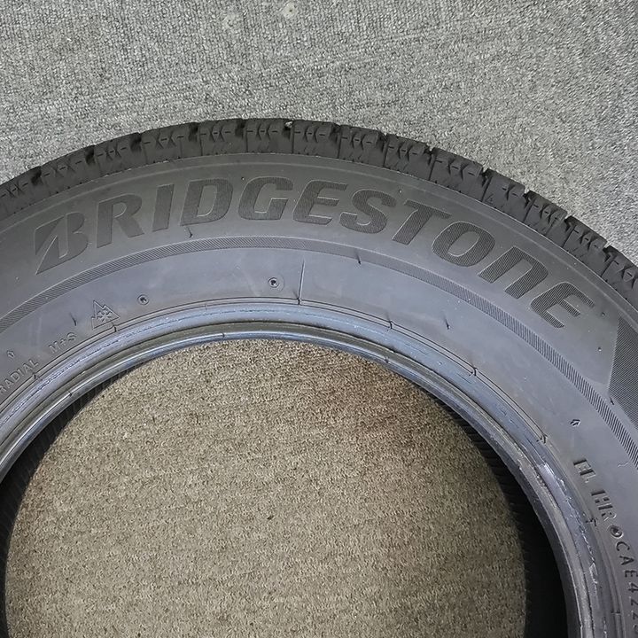 0 T 25092 _スタッドレスタイヤ ブリヂストン BLIZZAK VRX 2 175 70 R 14 4本セット