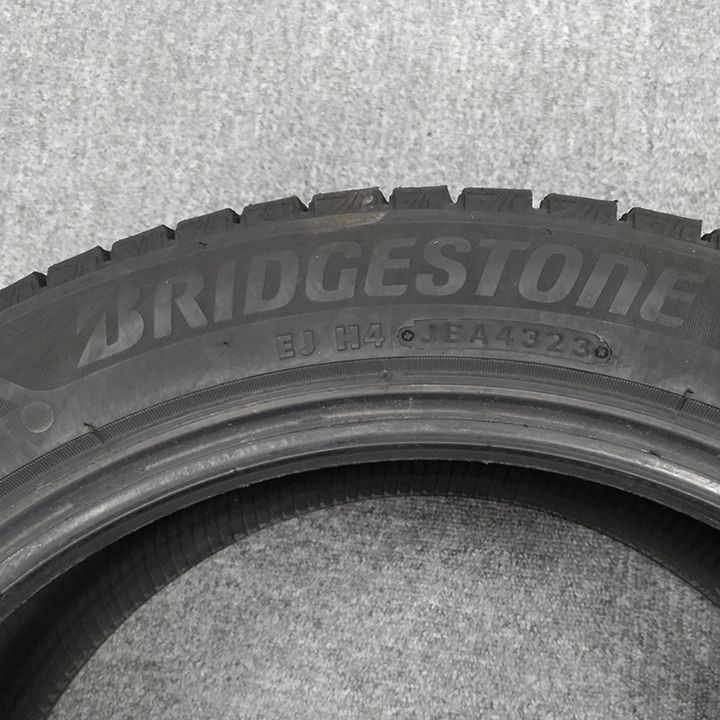 0 T 25082 _スタッドレスタイヤ ブリヂストン BLIZZAK VRX 3 205 50 R 17 4本セット