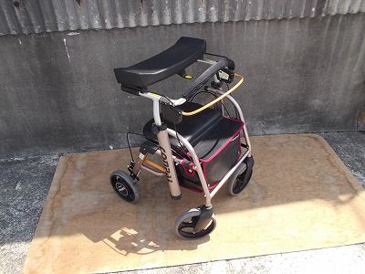 抑速ブレーキ付前腕支持型歩行車