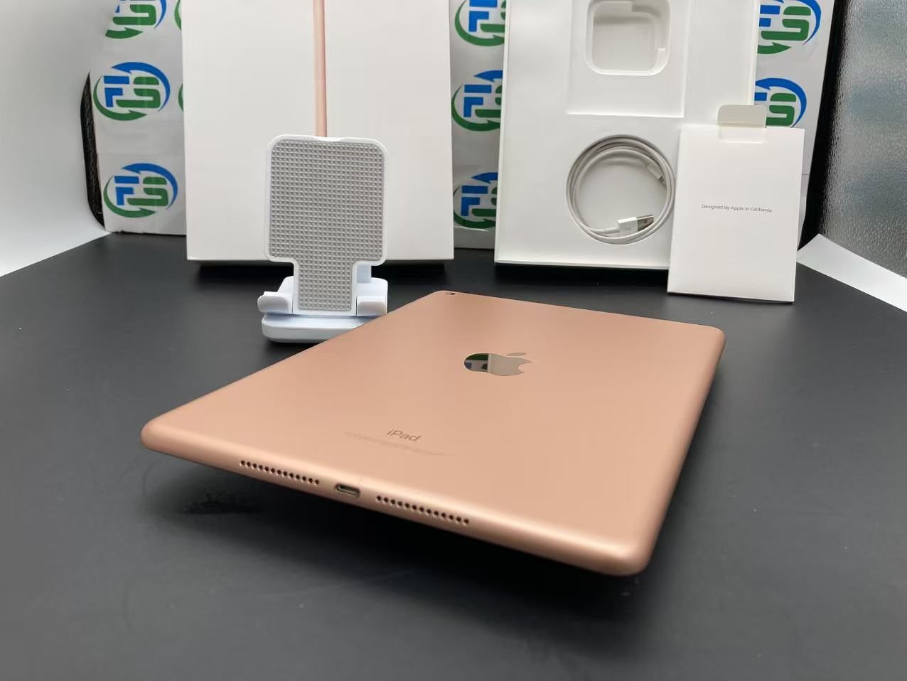 Apple iPad 第7世代　ゴールド　付属品、充電器付き Amazon.co.jp: 【整備済み品】 Apple iPad (第7世代) Wi-Fi