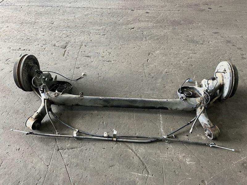 アクア NHP10 リアアクスルビーム S 42110-52332 割引 209