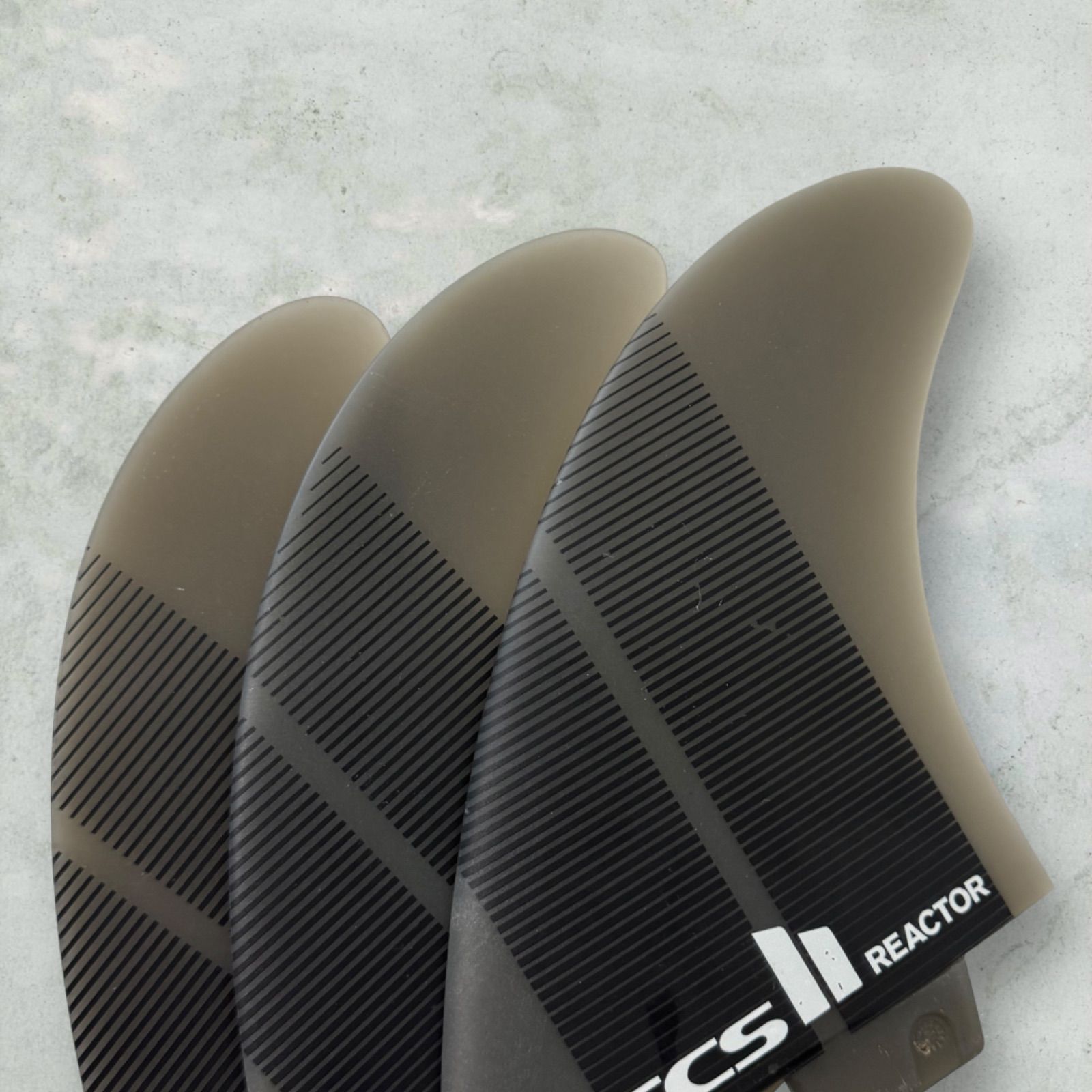 極美中古 fcs2 フィン REACTOR リアクター Mサイズ トライフィン NEO