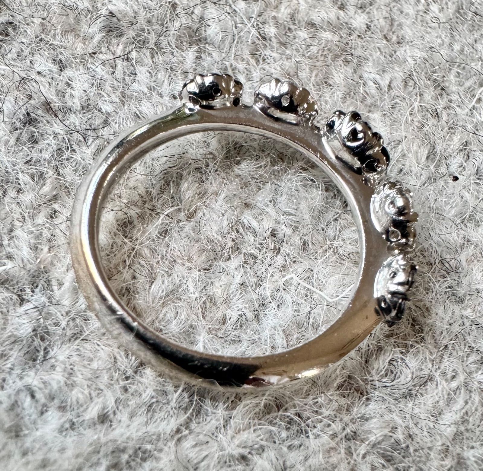 ポンテヴェキオ◆K18*8号*ブラックダイヤ×ダイヤモンドリング*指輪*フラワー ポンテヴェキオ◇K18*8号*ブラックダイヤ×ダイヤモンドリング