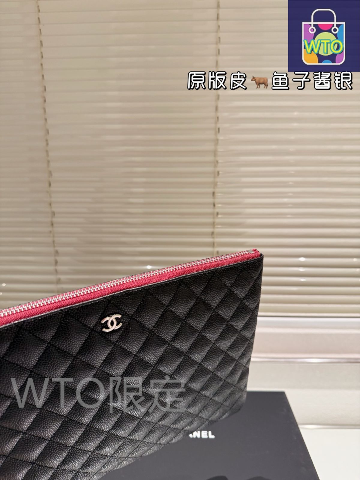 【存在感あり】CHANEL ハンドバッグ 黒に映えるひときわ輝く存在感】CHANEL ハンドバッグ