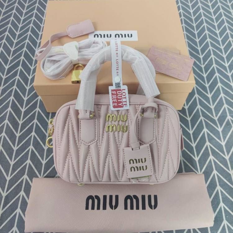 ファッションMIU MIU ‎✦ミュウミュウボウリングバッグ ハンドバッグ ピンク - メルカリ