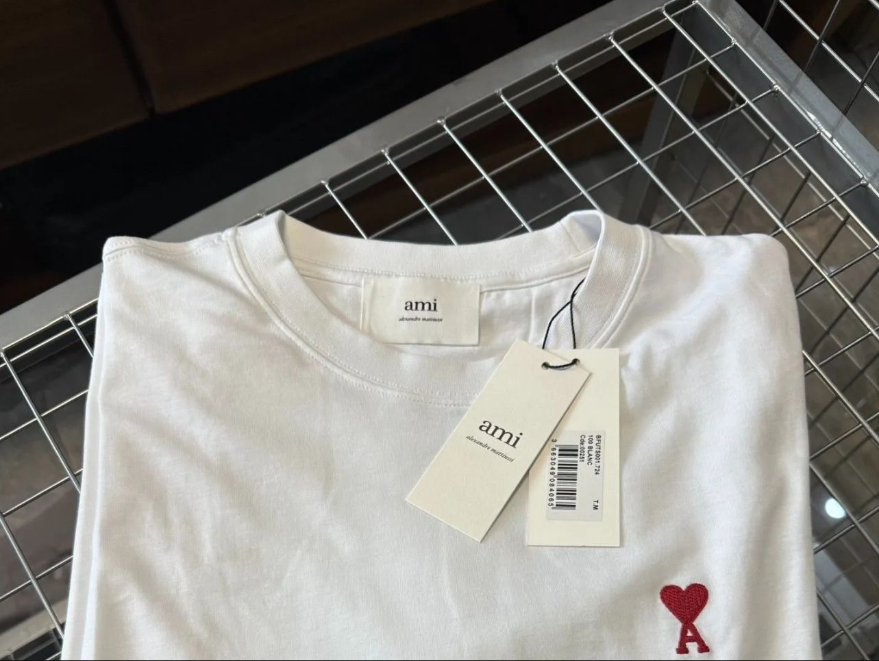 AMI Tシャツ ネイビーハート刺繍 ホワイト S サイズ 005726-b.jpg?fitin=720:720