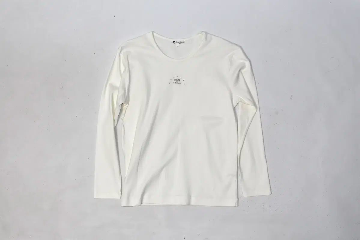 courreges　長袖Tシャツ courreges クレージュ 長袖 ロングTシャツ ロゴ プリント 美品 - メルカリ