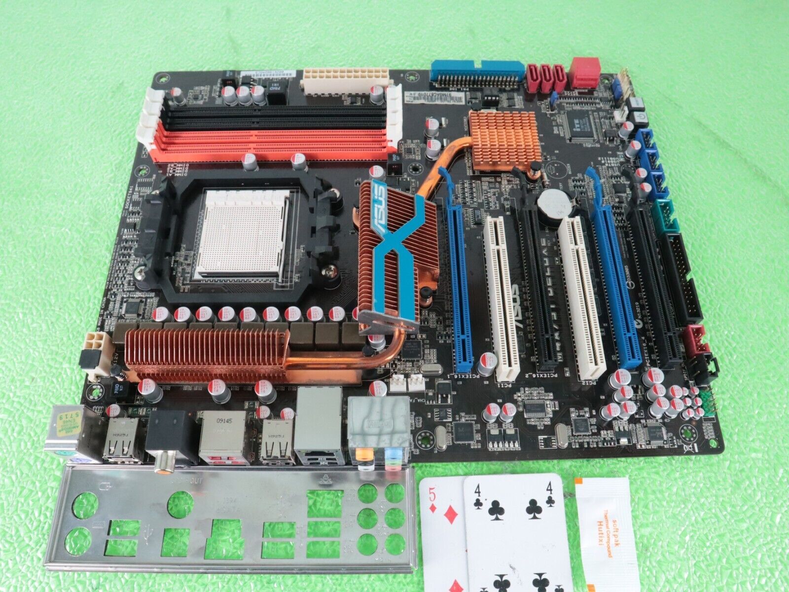 ASUS M4A79T デラックス AM3 DDR3 AMD 790FX ATX AMD マザーボード